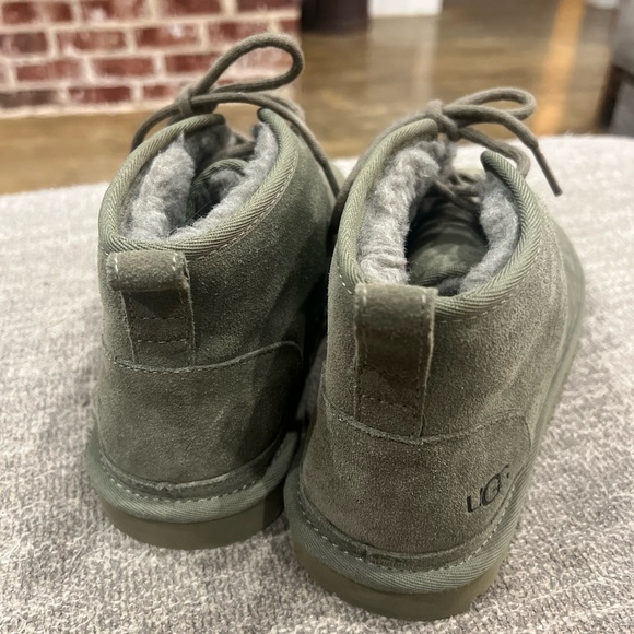 Green Ugg boots! - Picture 2 of 5